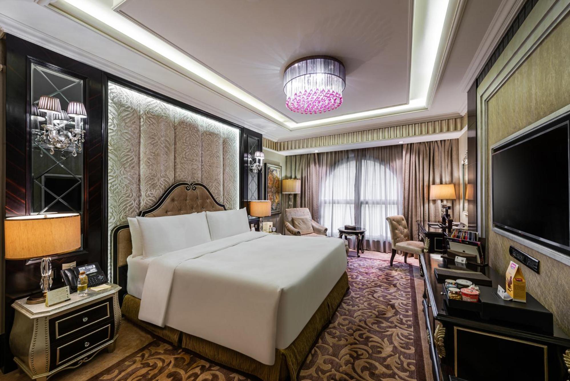 Narcissus & Hotel 5*